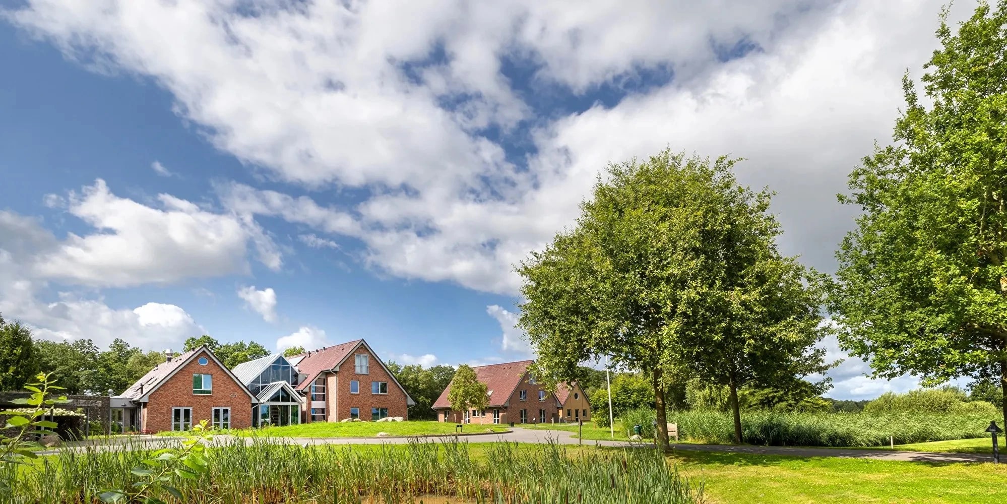 De voorkant van Cozmoss Boutique Hotel